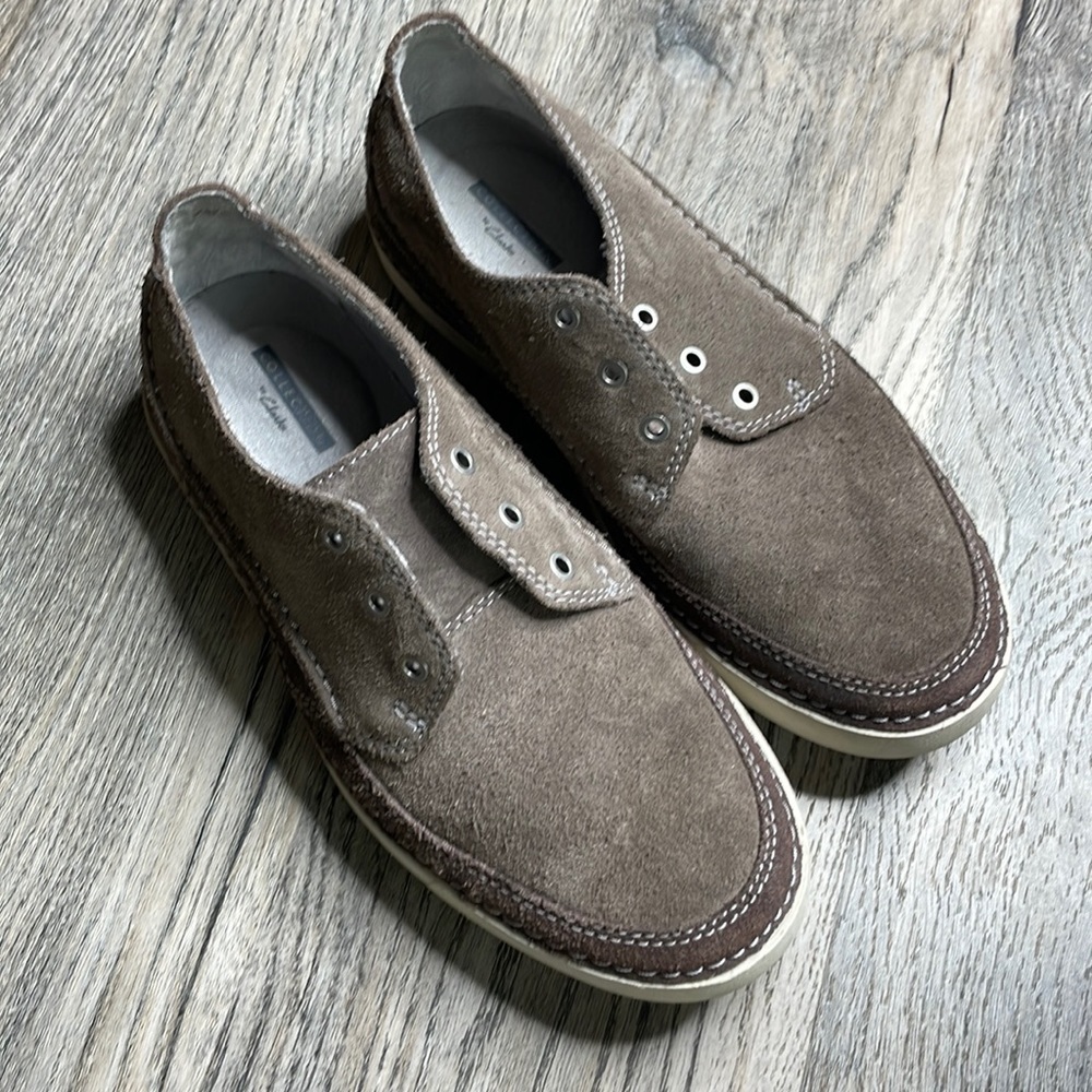 Clarks Mens Suede Tan and Brown Sneakers, missing laces, size 7